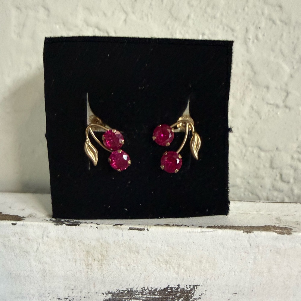 10k Yellow Gold and Red Ruby Gemstone Earrings